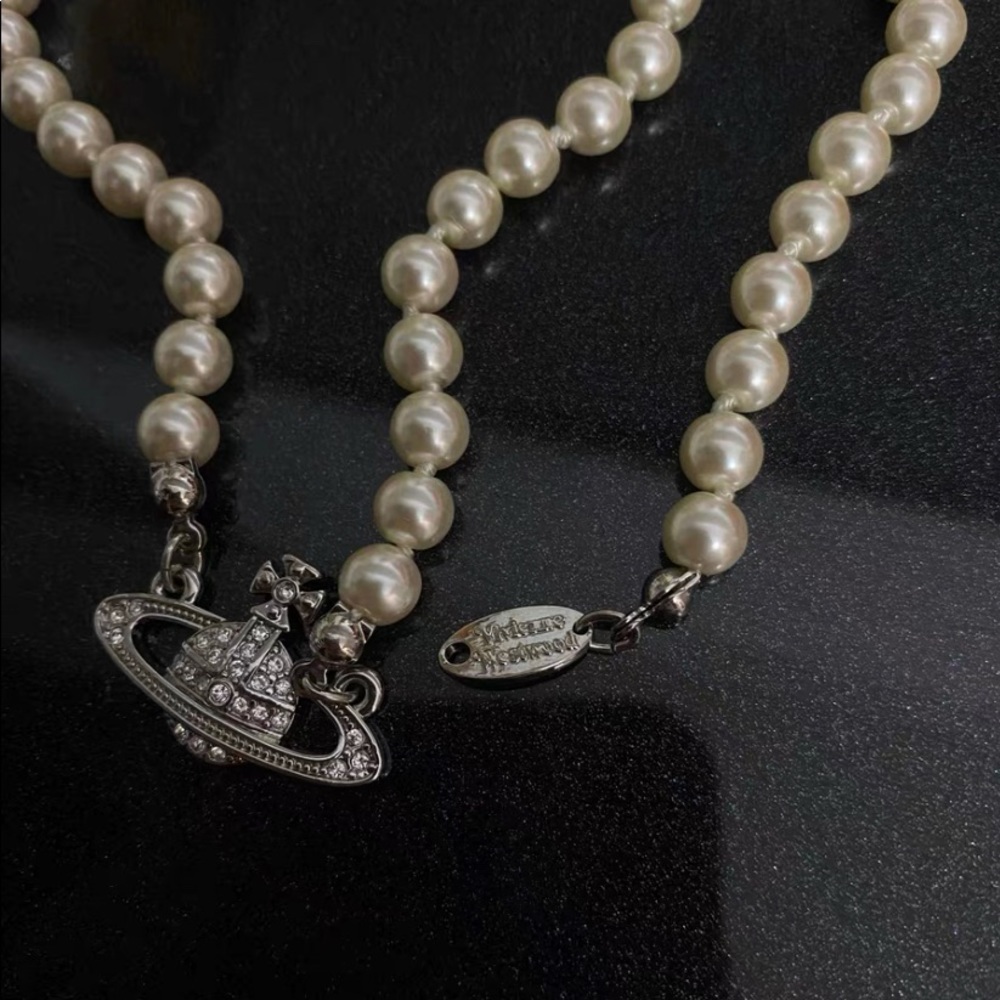 NIB Vivienne Westwood Pearl Necklace with Silver Orb - Picture 3 of 5